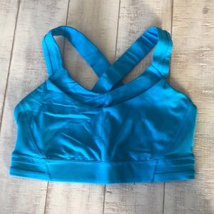 Lululemon sports bra size 6